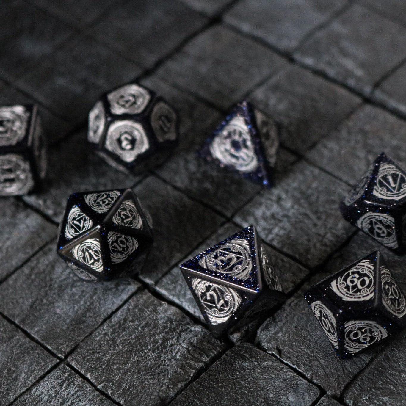 Juego de Dados de DND de Piedras Preciosas, Fuente Plateada de Arenisca Azul Furia de Mago