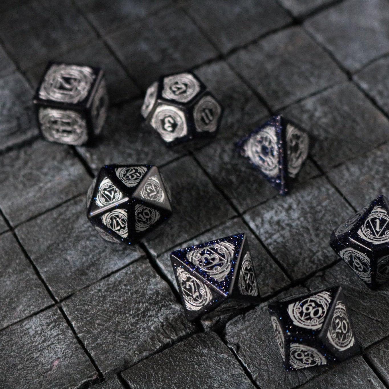 Juego de Dados de DND de Piedras Preciosas, Fuente Plateada de Arenisca Azul Furia de Mago