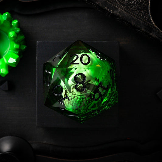 Dado y Caja de Resina Hechos a Mano "Chonk" de Calavera Verde Maciza con Núcleo Líquido de 95MM