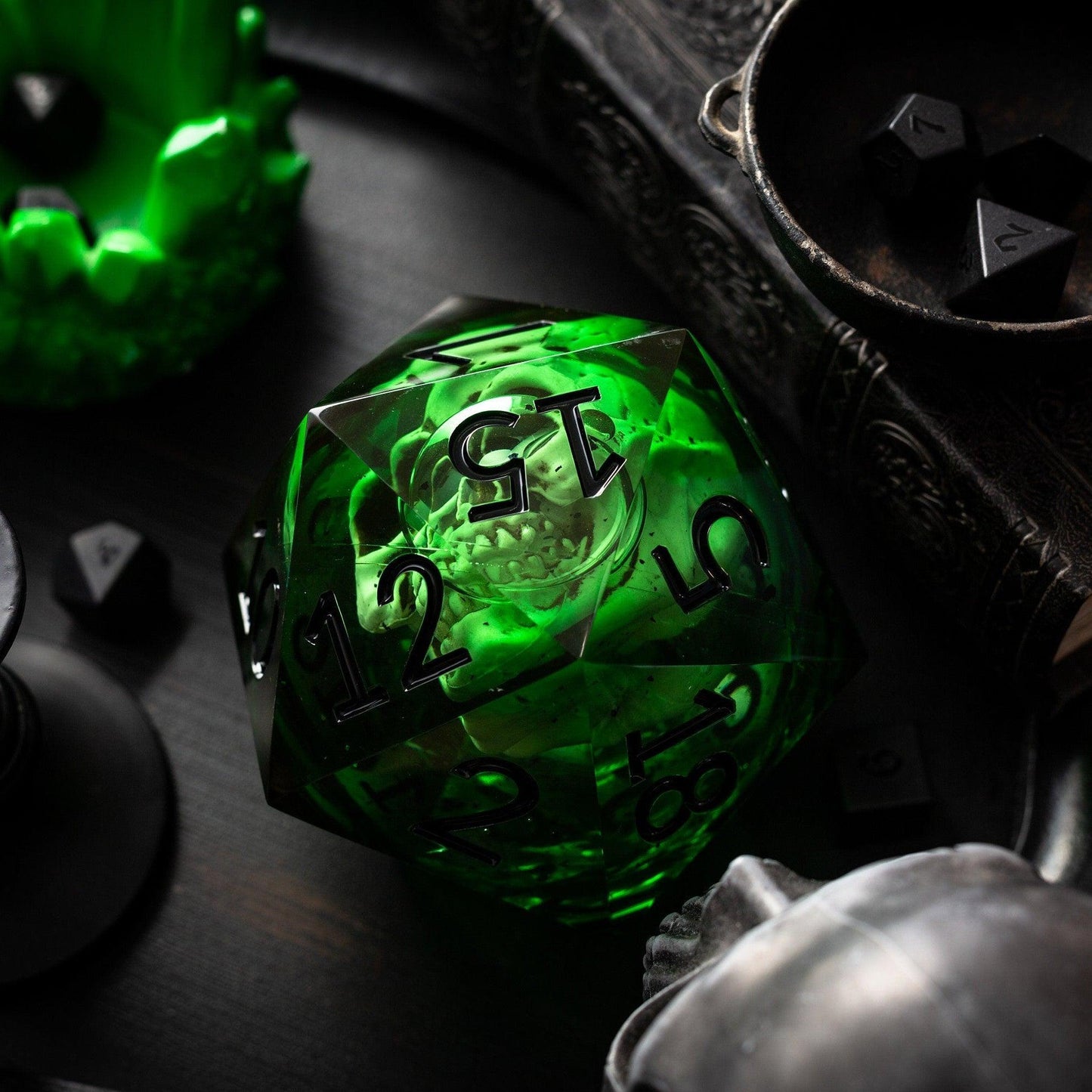 Massiver grüner Totenkopf flüssiger Kern 95MM Chonk handgefertigte Harzwürfel und Box
