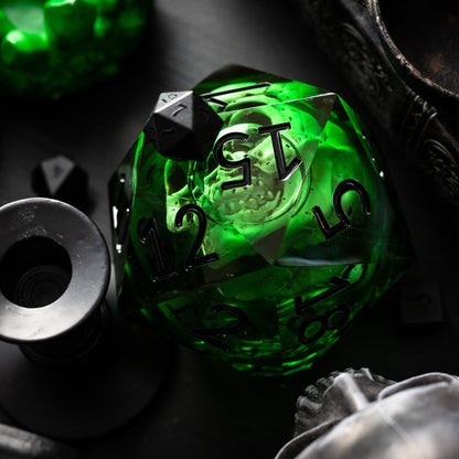 Massiver grüner Totenkopf flüssiger Kern 95MM Chonk handgefertigte Harzwürfel und Box