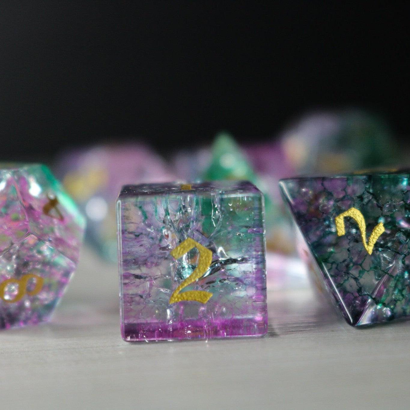 Moon Gate Lila Schmiedefeuer Glas DND Würfel-Set
