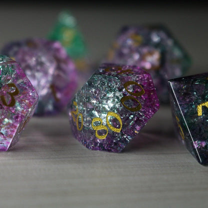 Moon Gate Lila Schmiedefeuer Glas DND Würfel-Set