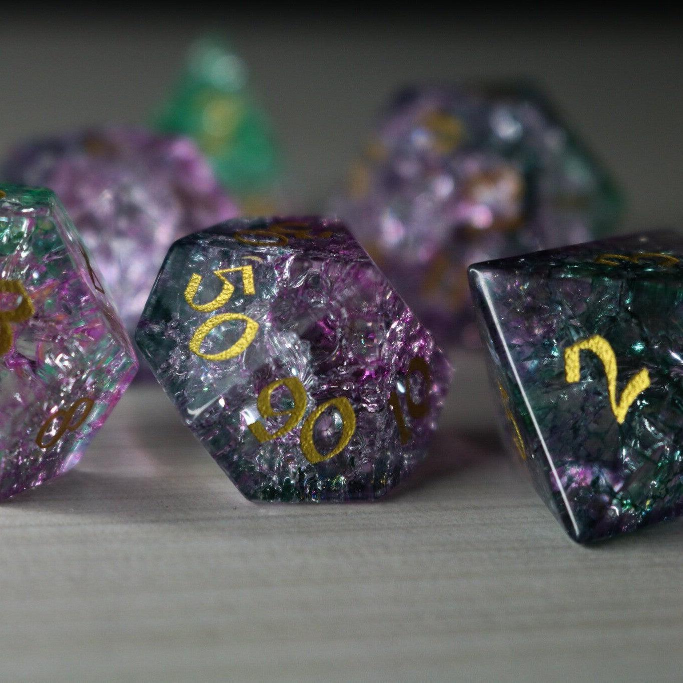 Moon Gate Lila Schmiedefeuer Glas DND Würfel-Set
