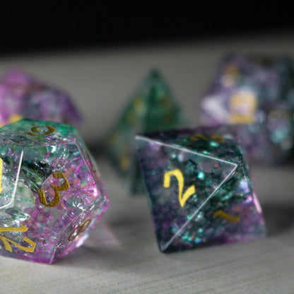 Moon Gate Lila Schmiedefeuer Glas DND Würfel-Set