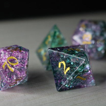 Moon Gate Lila Schmiedefeuer Glas DND Würfel-Set