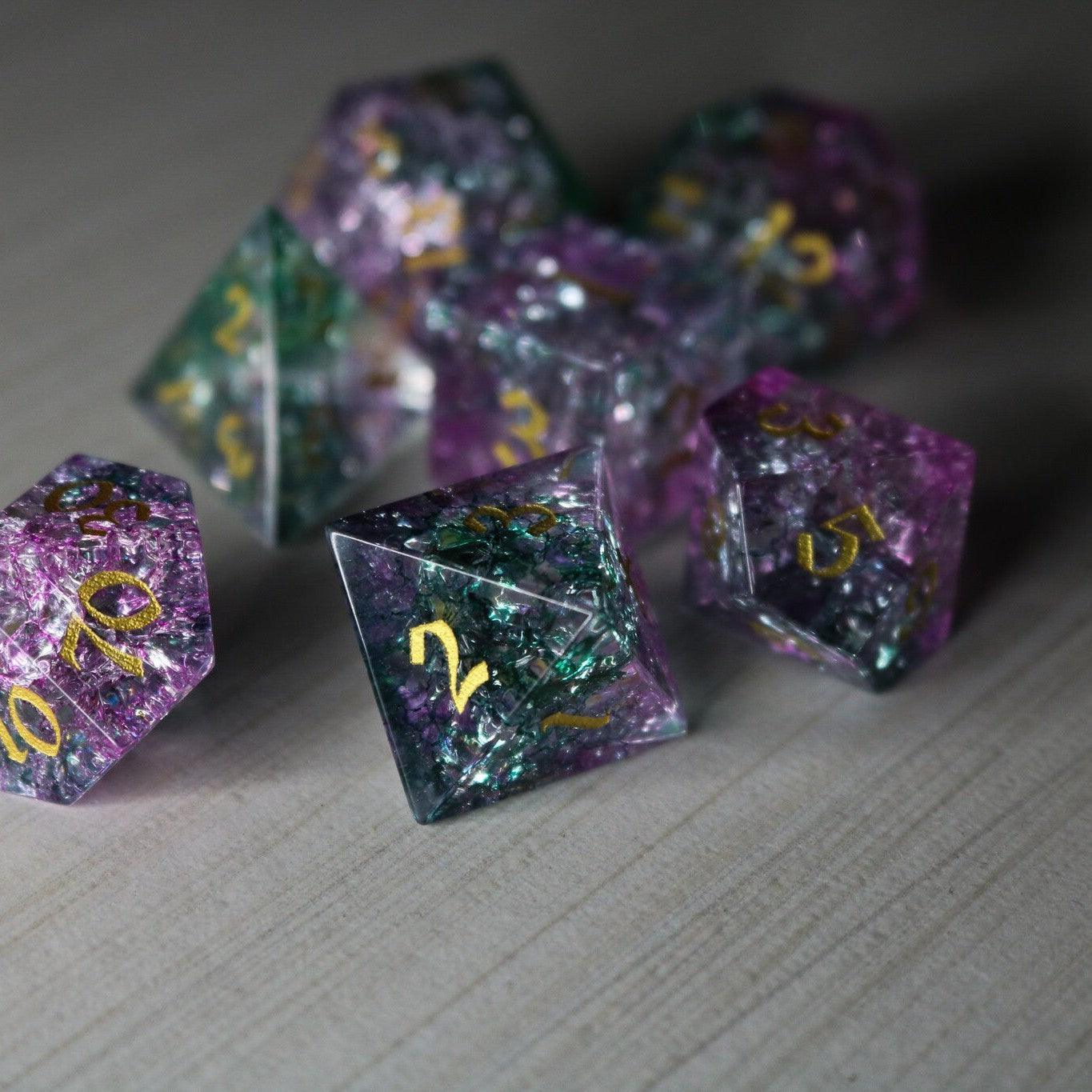Moon Gate Lila Schmiedefeuer Glas DND Würfel-Set