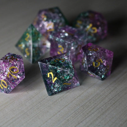 Moon Gate Lila Schmiedefeuer Glas DND Würfel-Set