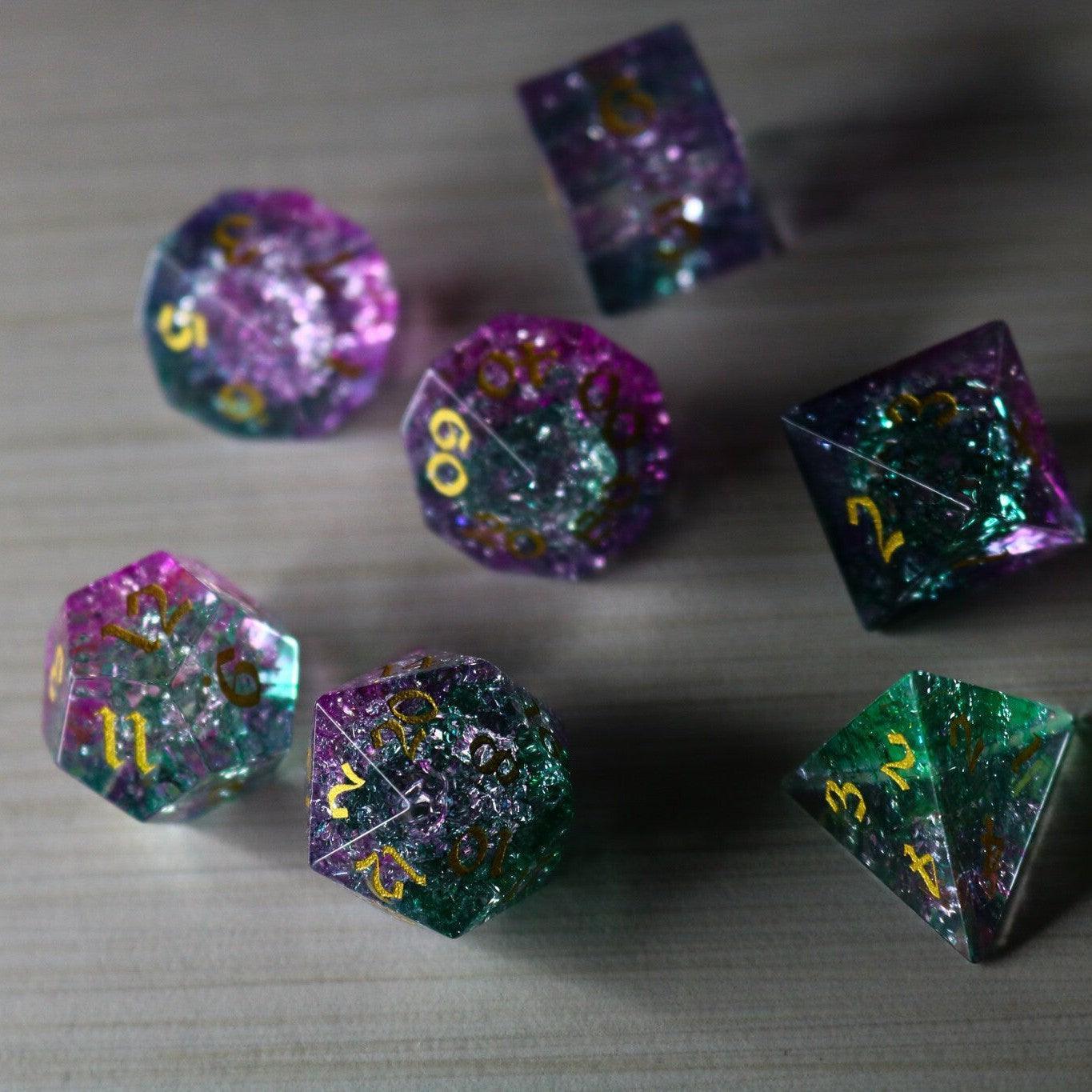 Moon Gate Lila Schmiedefeuer Glas DND Würfel-Set