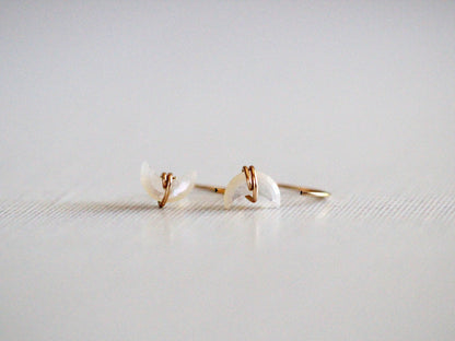 Moonbeam Hug Hoops - Mother of Pearl