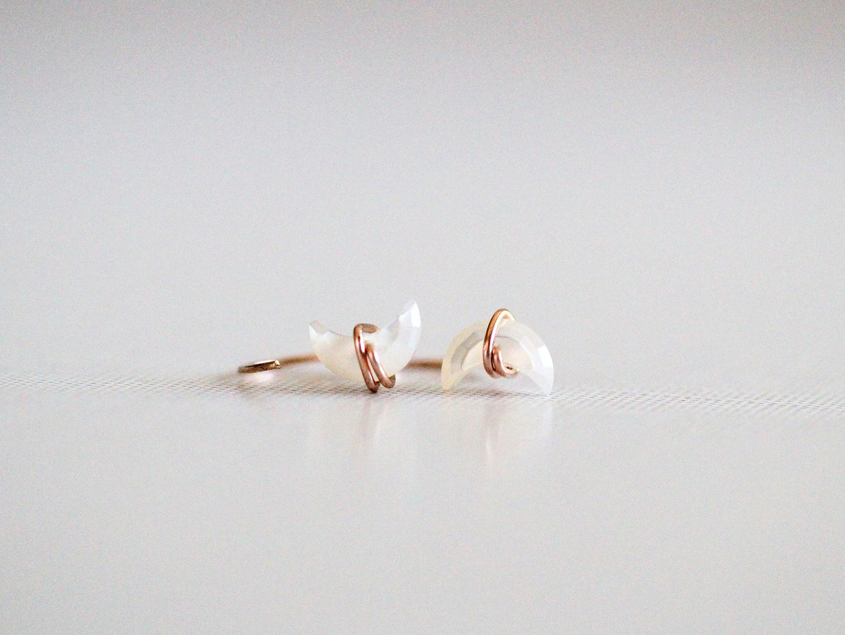 Moonbeam Hug Hoops - Mother of Pearl