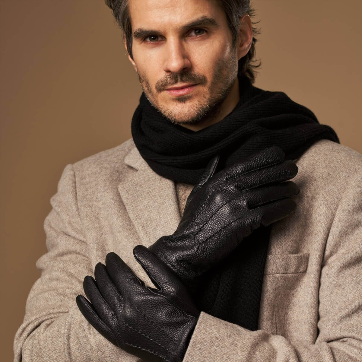 Noah (black) – Luxurious deerskin leather gloves with warm wool lining — photo 6 of 10