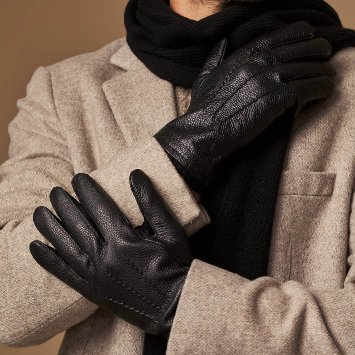 Noah (black) – Luxurious deerskin leather gloves with warm wool lining — photo 7 of 10