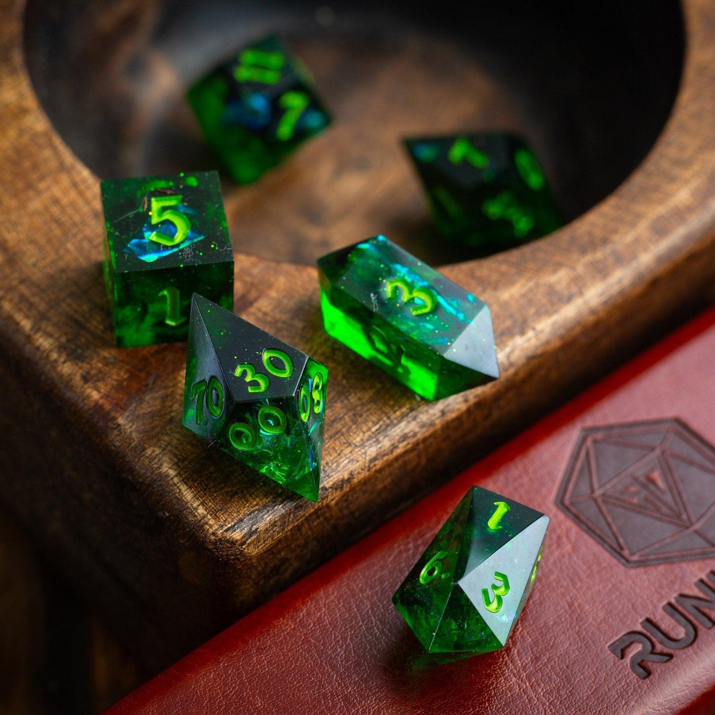 Nox Green Handgemachtes Harz-DND-Würfelset