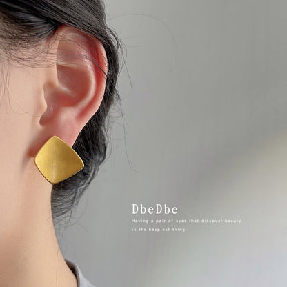 Light Luxury Brushed Gold Plated Mosquito Coil Elegant Ear Clip