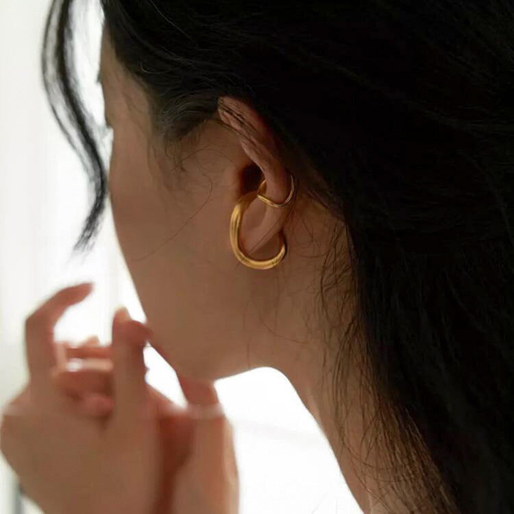 Women's French Retro Twisted Gold Niche Temperament Ear Clip