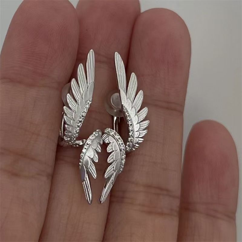 Wings Exquisite Small Fashion Personality Friend Ear Clip