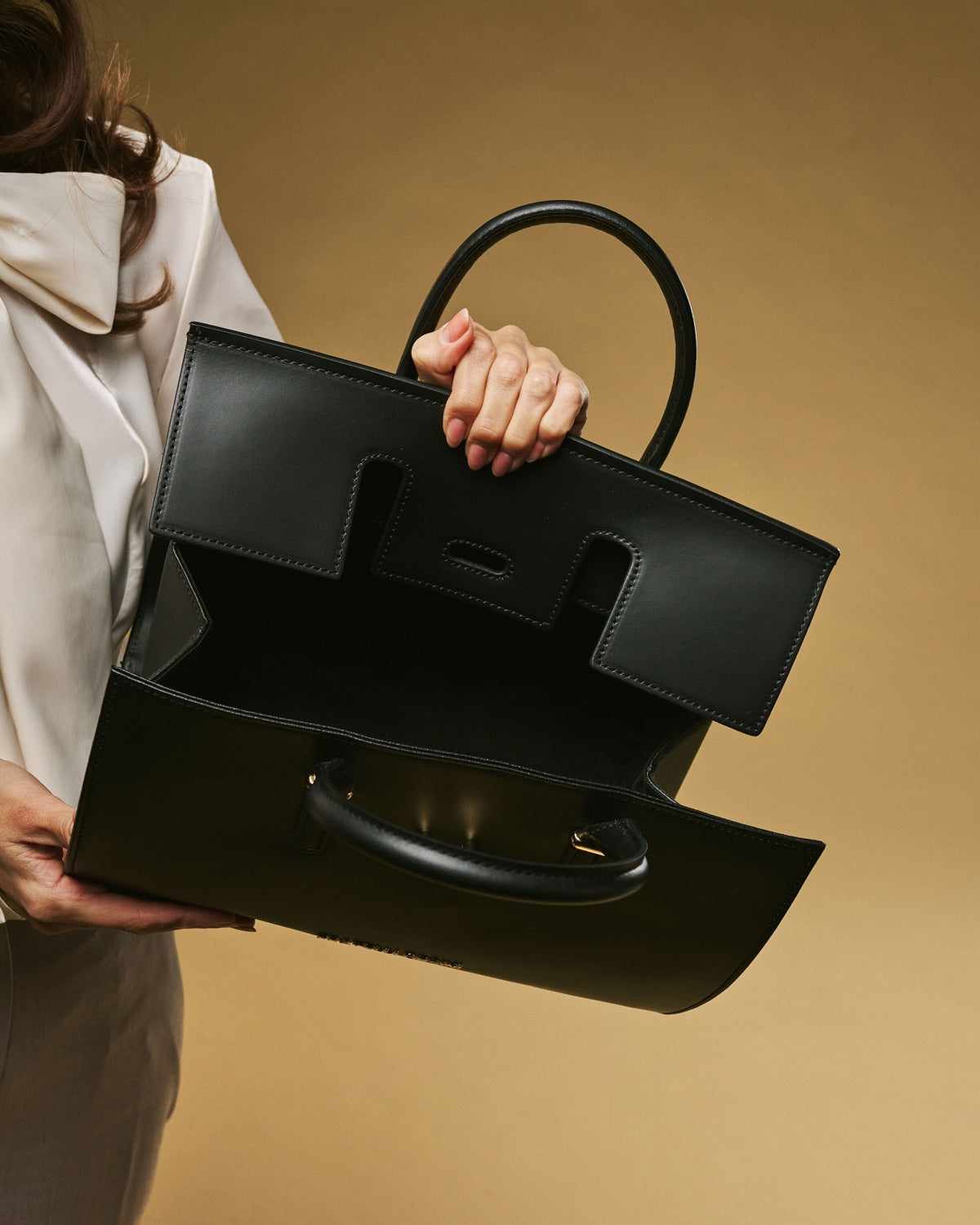 Oriana (black) - Italian calf leather women's handbag (with shoulder strap) — photo 5 of 8