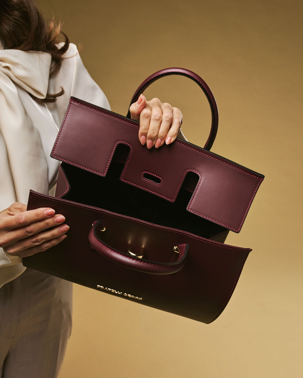 Oriana (eggplant) - Italian calf leather women's handbag (with shoulder strap) — photo 4 of 9