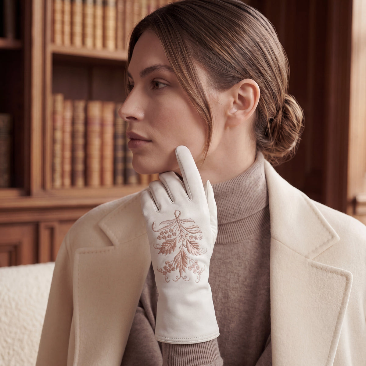 PZ01P (white) - Unlined embroidered Italian lambskin leather gloves — photo 4 of 10