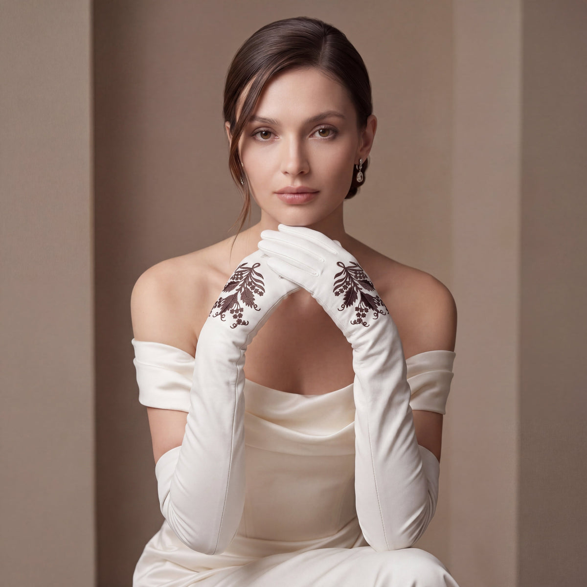 PZ01W14G (white) - Unlined Italian lambskin 16-button opera gloves with embroidery — photo 3 of 10
