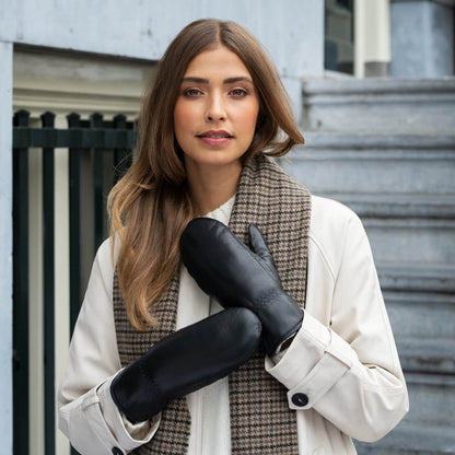 Paris (black) – Sheepskin leather mittens with lambswool lining and touchscreen feature — photo 2 of 10