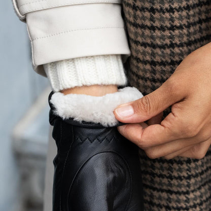 Paris (black) – Sheepskin leather mittens with lambswool lining and touchscreen feature — photo 7 of 10