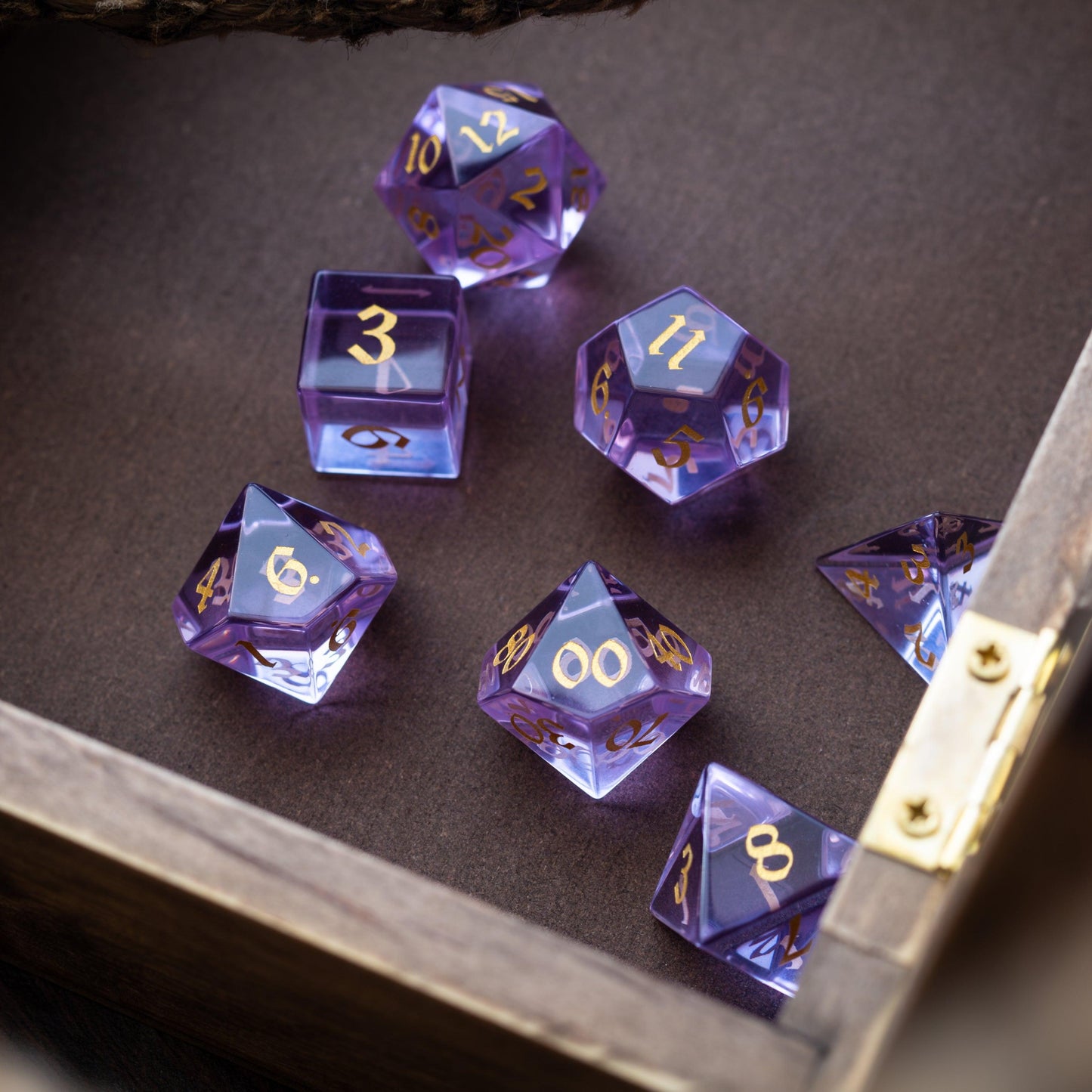 Lila Zirkon Glas Handgeschnitztes D&D Würfelset