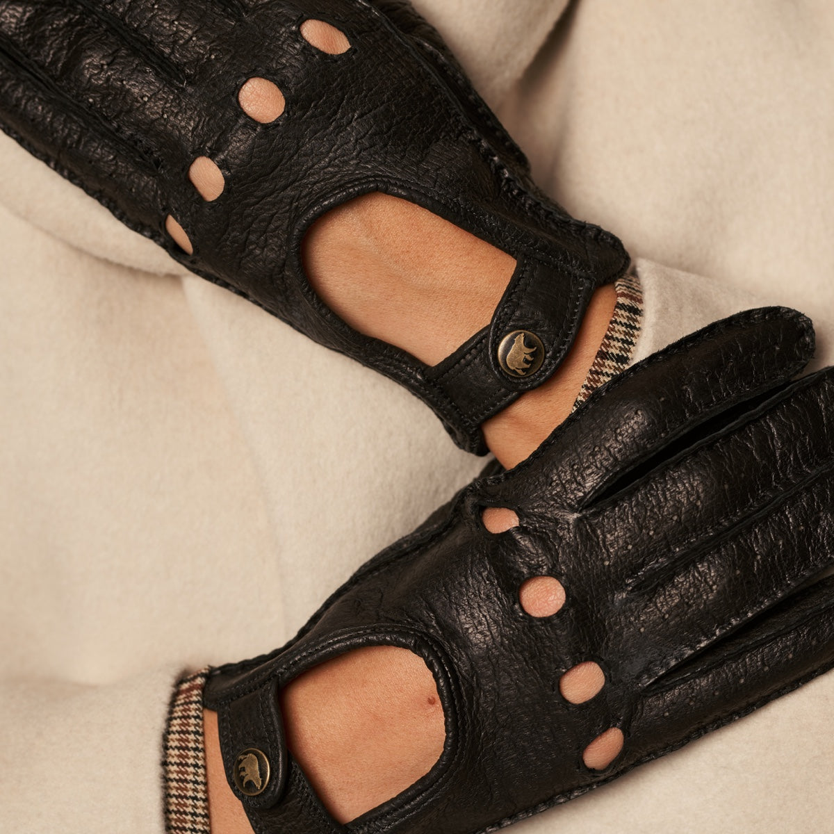 Raffaella (black) – Luxurious Italian peccary driving gloves — photo 8 of 10