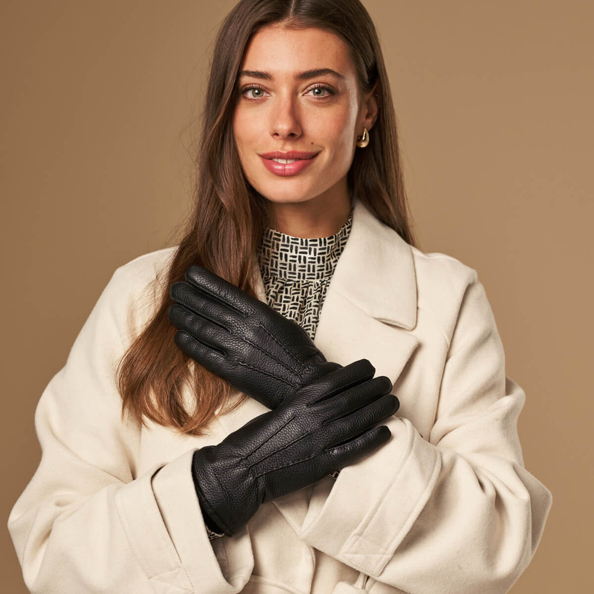 Raya (black) – Deerskin leather gloves with warm wool lining — photo 8 of 10