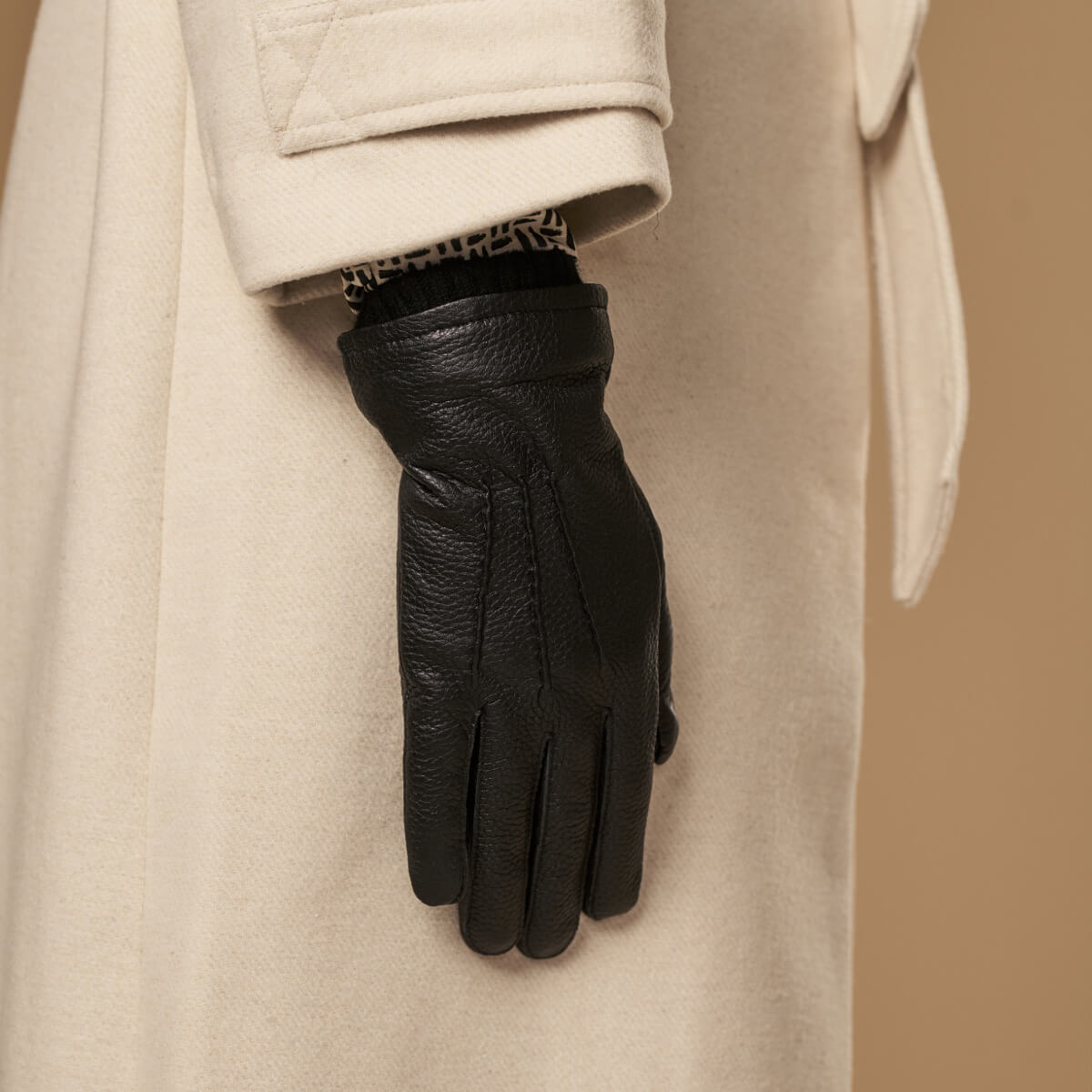 Raya (black) – Deerskin leather gloves with warm wool lining — photo 6 of 10