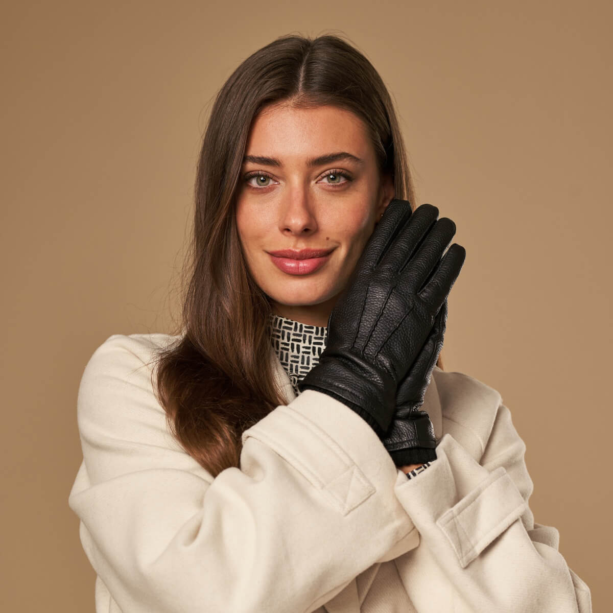 Raya (black) – Deerskin leather gloves with warm wool lining — photo 2 of 10