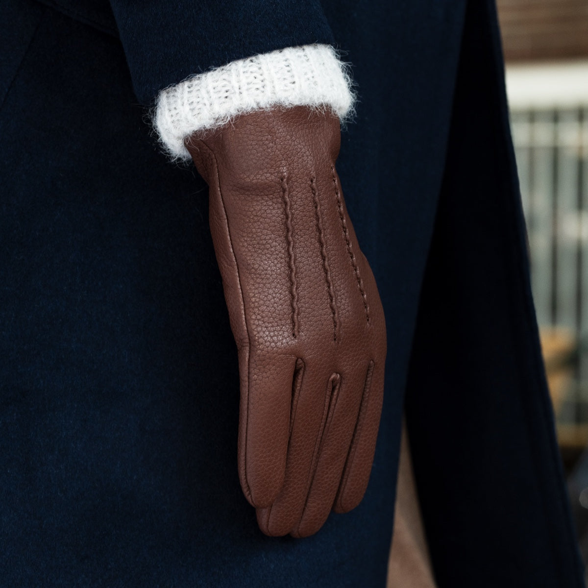 Raya (brown) – Deerskin leather gloves with warm wool lining — photo 4 of 7