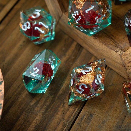 Juego de dados DND de resina hechos a mano con núcleo líquido brillante rojo y dorado