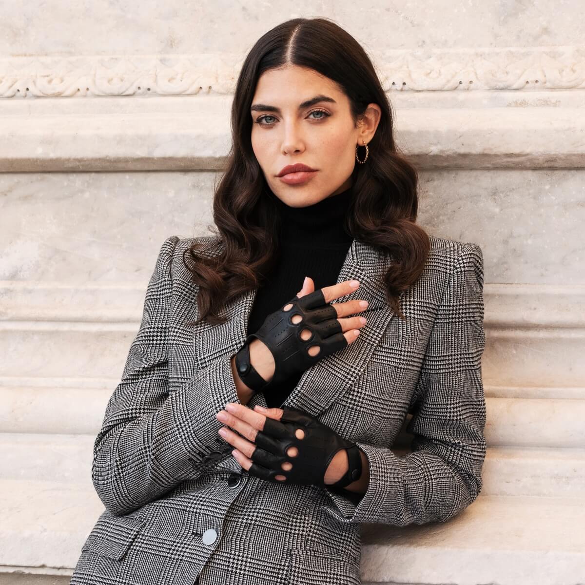Rossana (black) - Italian fingerless lambskin leather driving gloves — photo 3 of 10