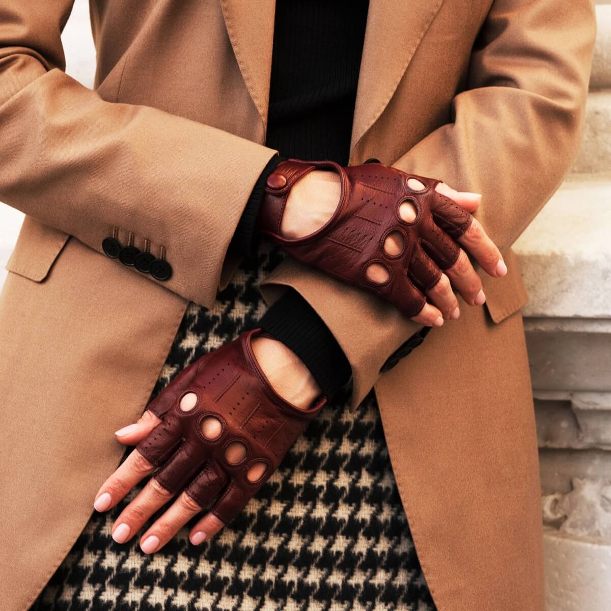 Rossana (cordovan) - Italian fingerless lambskin leather driving gloves — photo 3 of 10