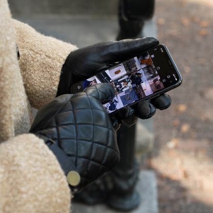 Sebastian (black) – Sheepskin leather gloves with snap closure & touchscreen feature — photo 3 of 8