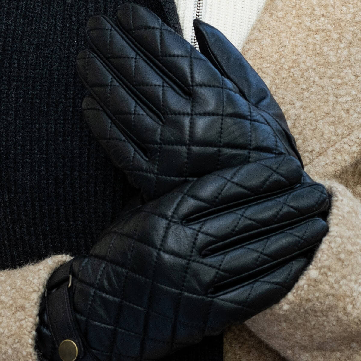 Sebastian (black) – Sheepskin leather gloves with snap closure & touchscreen feature — photo 6 of 8
