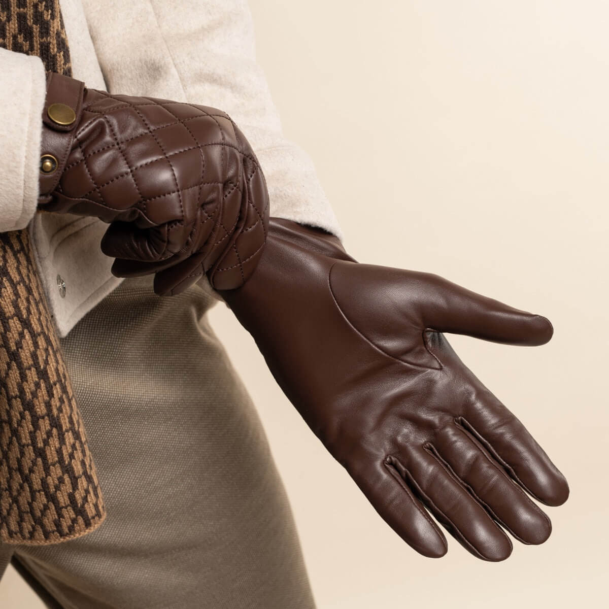 Sebastian (brown) – Sheepskin leather gloves with snap closure & touchscreen feature — photo 10 of 10