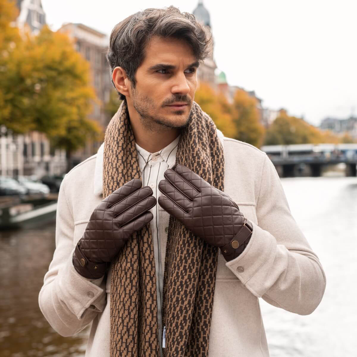 Sebastian (brown) – Sheepskin leather gloves with snap closure & touchscreen feature — photo 4 of 10