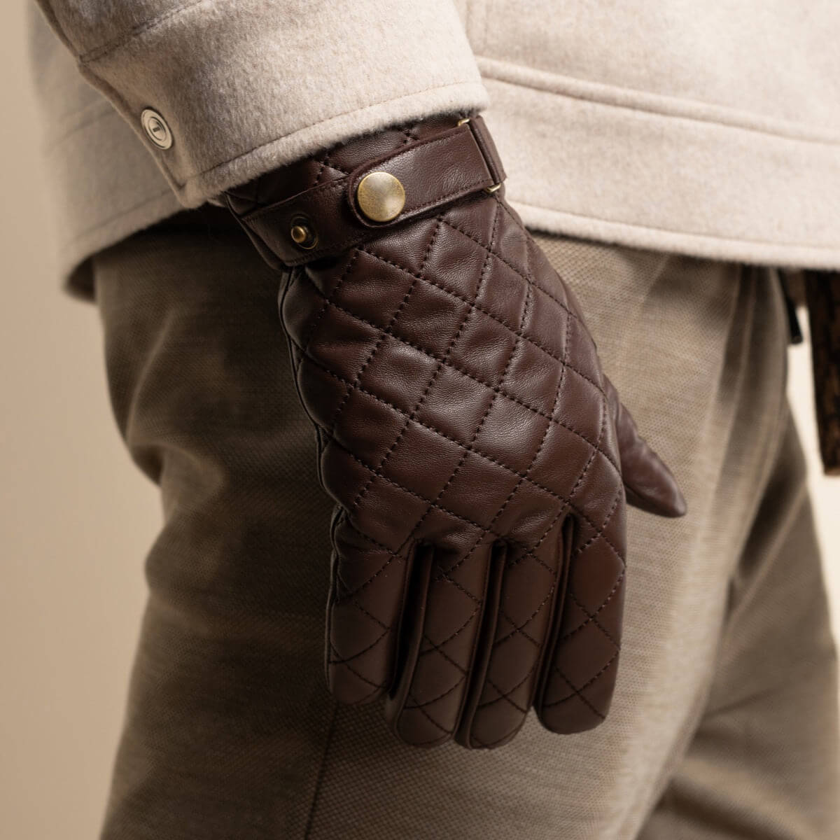 Sebastian (brown) – Sheepskin leather gloves with snap closure & touchscreen feature — photo 5 of 10