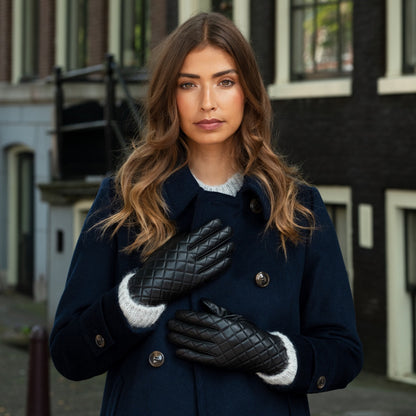 Selena (black) – Sheepskin leather gloves with diamond pattern and touchscreen feature — photo 2 of 8