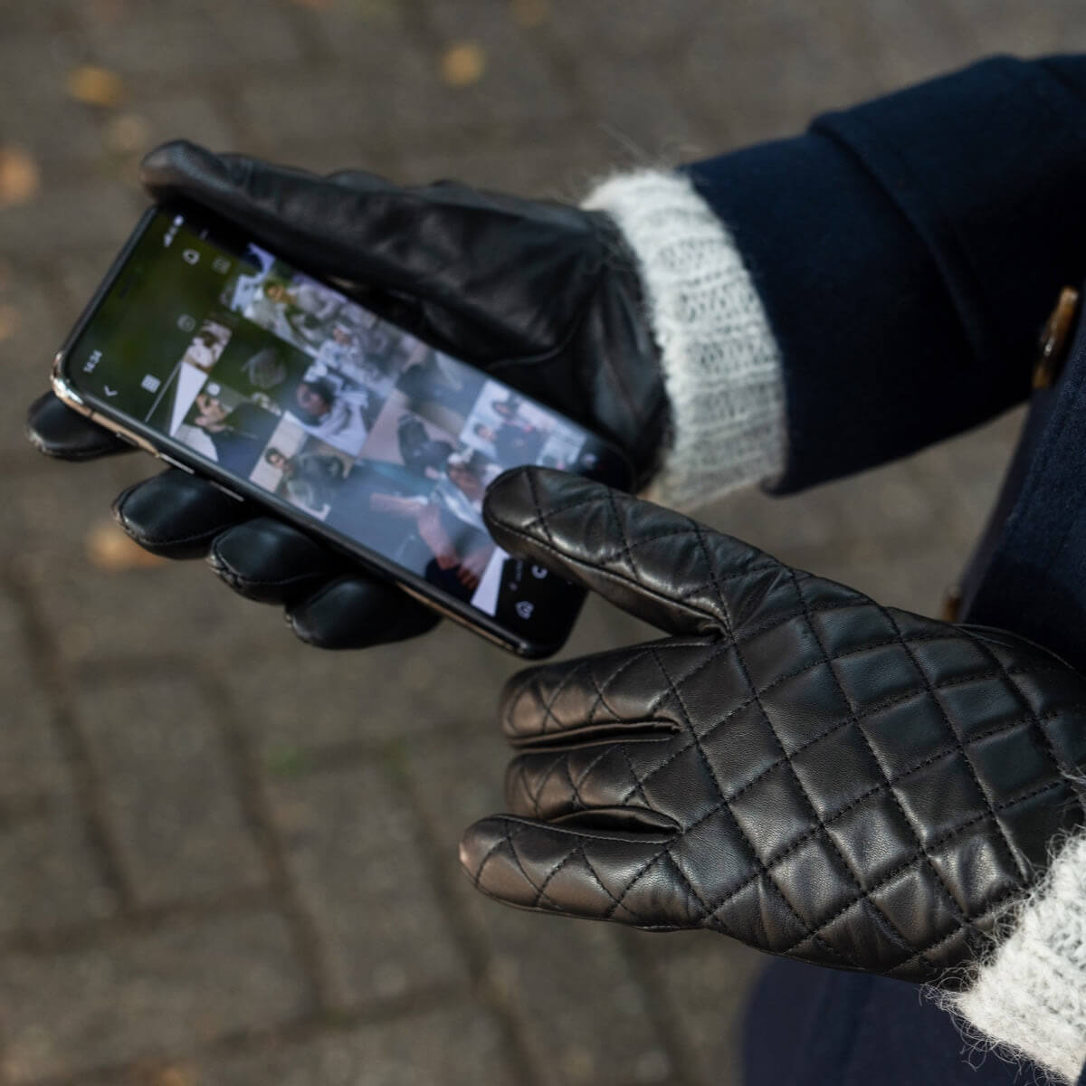 Selena (black) – Sheepskin leather gloves with diamond pattern and touchscreen feature — photo 3 of 8