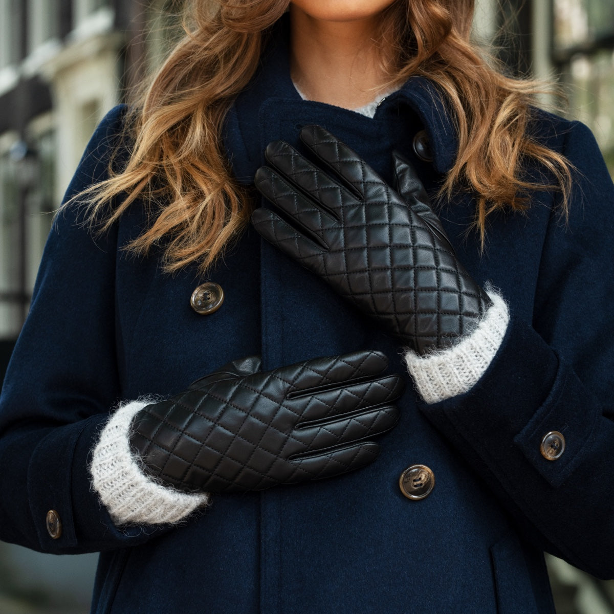 Selena (black) – Sheepskin leather gloves with diamond pattern and touchscreen feature — photo 6 of 8