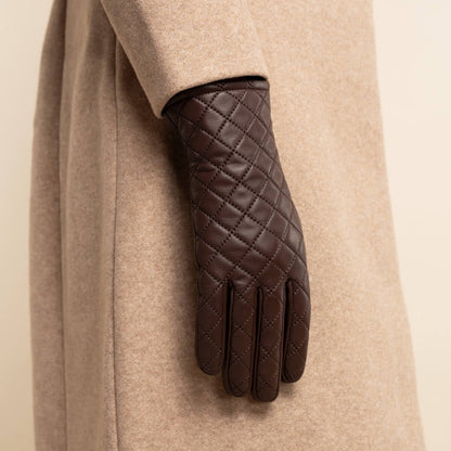 Selena (brown) – Sheepskin leather gloves with diamond pattern and touchscreen feature — photo 5 of 10