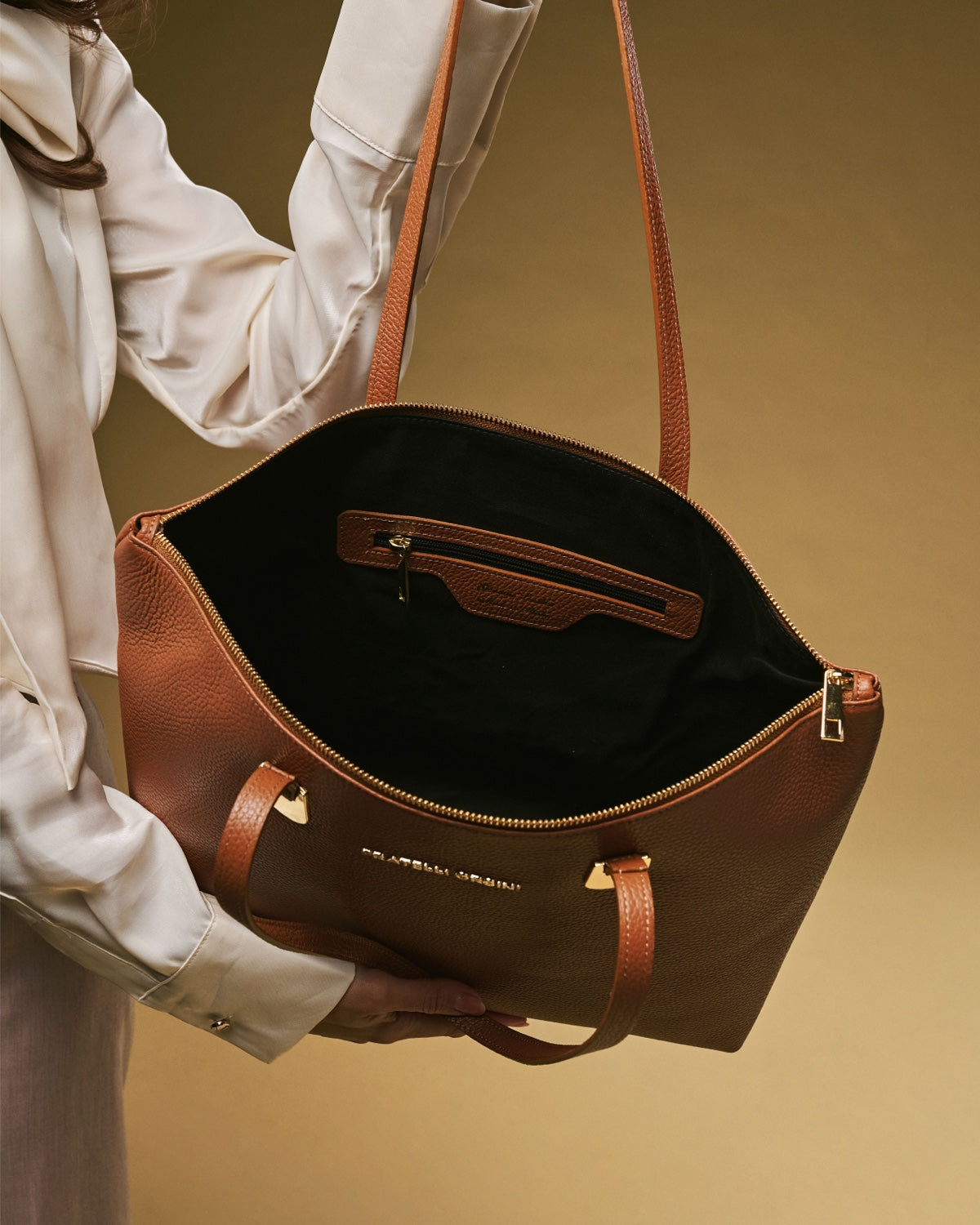 Simona (cognac) - Italian calf leather women's shoulder bag — photo 4 of 7