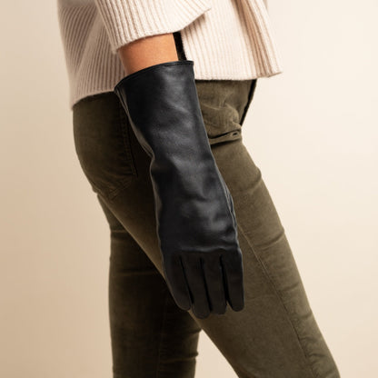 Skylar (black) – Extra-long sheepskin leather gloves with wool/cashmere lining & touchscreen capability — photo 10 of 10