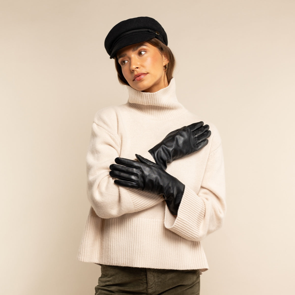 Skylar (black) – Extra-long sheepskin leather gloves with wool/cashmere lining & touchscreen capability — photo 5 of 10