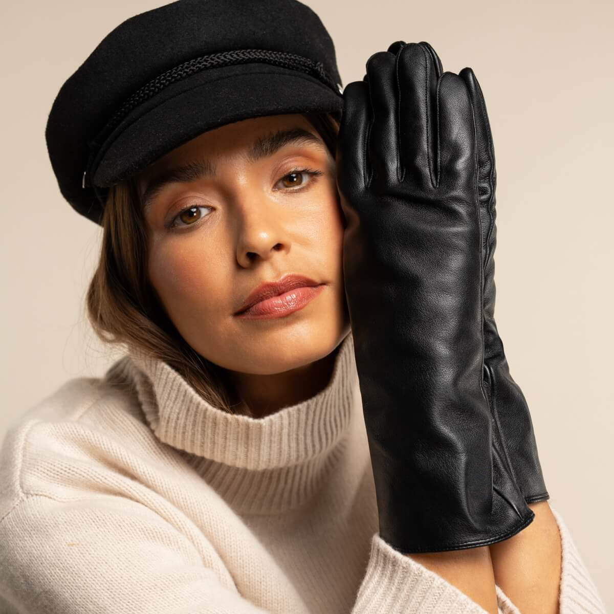 Skylar (black) – Extra-long sheepskin leather gloves with wool/cashmere lining & touchscreen capability — photo 8 of 10