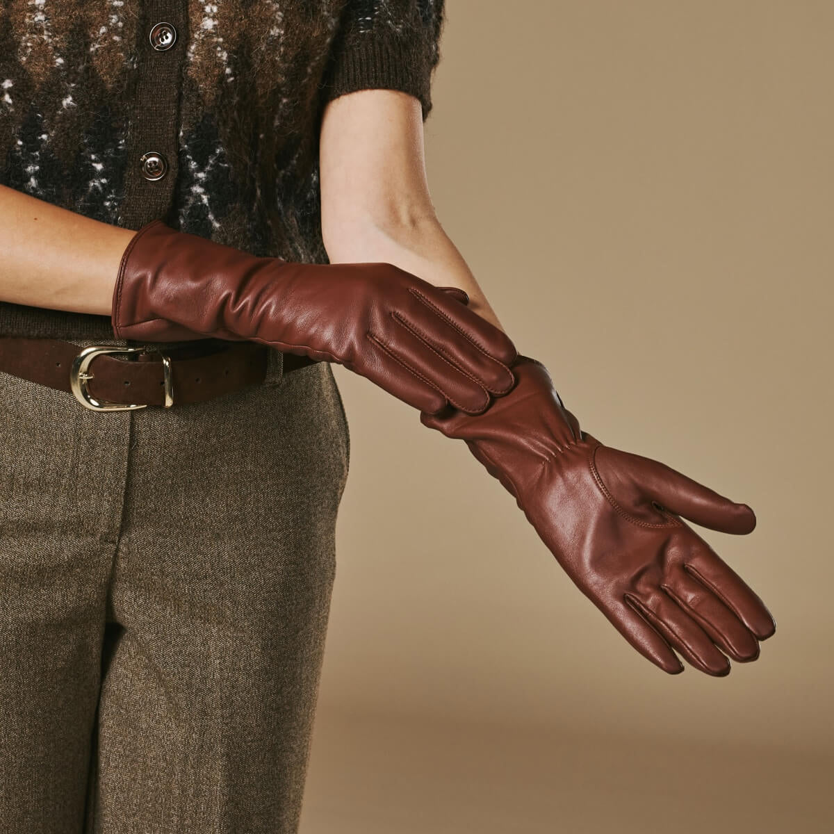 Skylar (brown) – Extra-long sheepskin leather gloves with wool/cashmere lining & touchscreen capability — photo 5 of 10